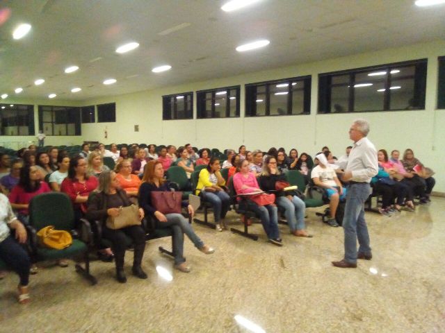 Presidente da Federação da Saúde participa de assembleia com funcionários da Santa Casa de Itatiba